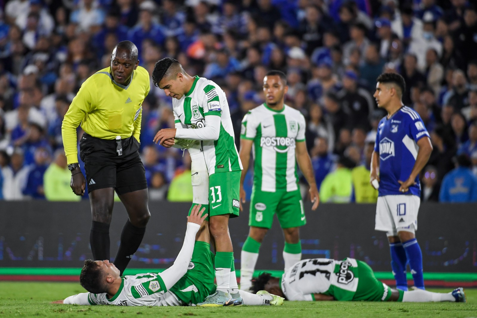 En los últimos minutos el físico le pasó factura a algunos futbolistas de Nacional y necesitaron atención. Dichas pausas le quitaron ritmo al partido.