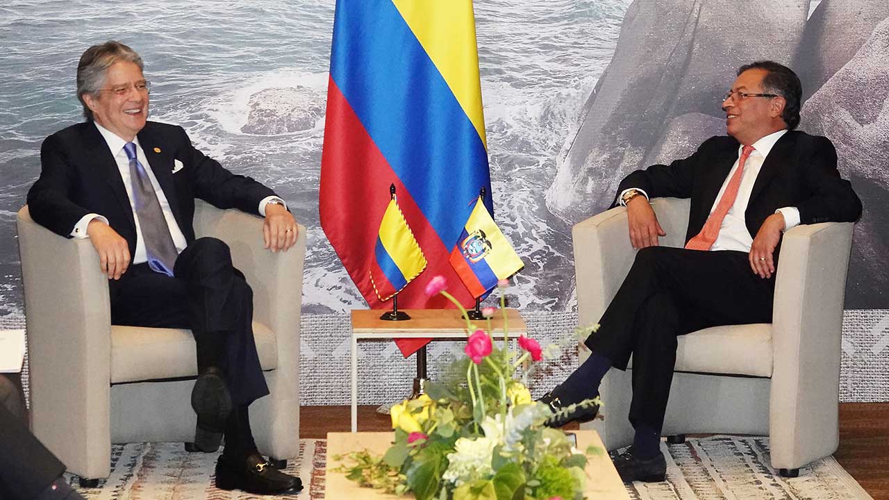 Presidentes de Colombia y Ecuador se reúnen para fijar agenda binacional