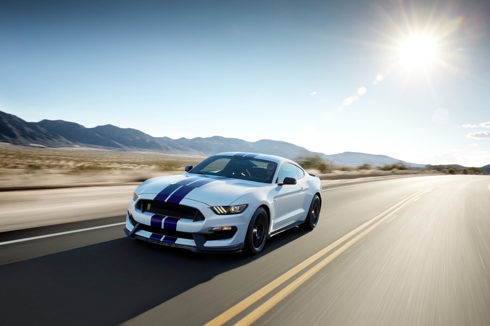 Dos nuevos deportivos de Ford: La cobra y el caballo