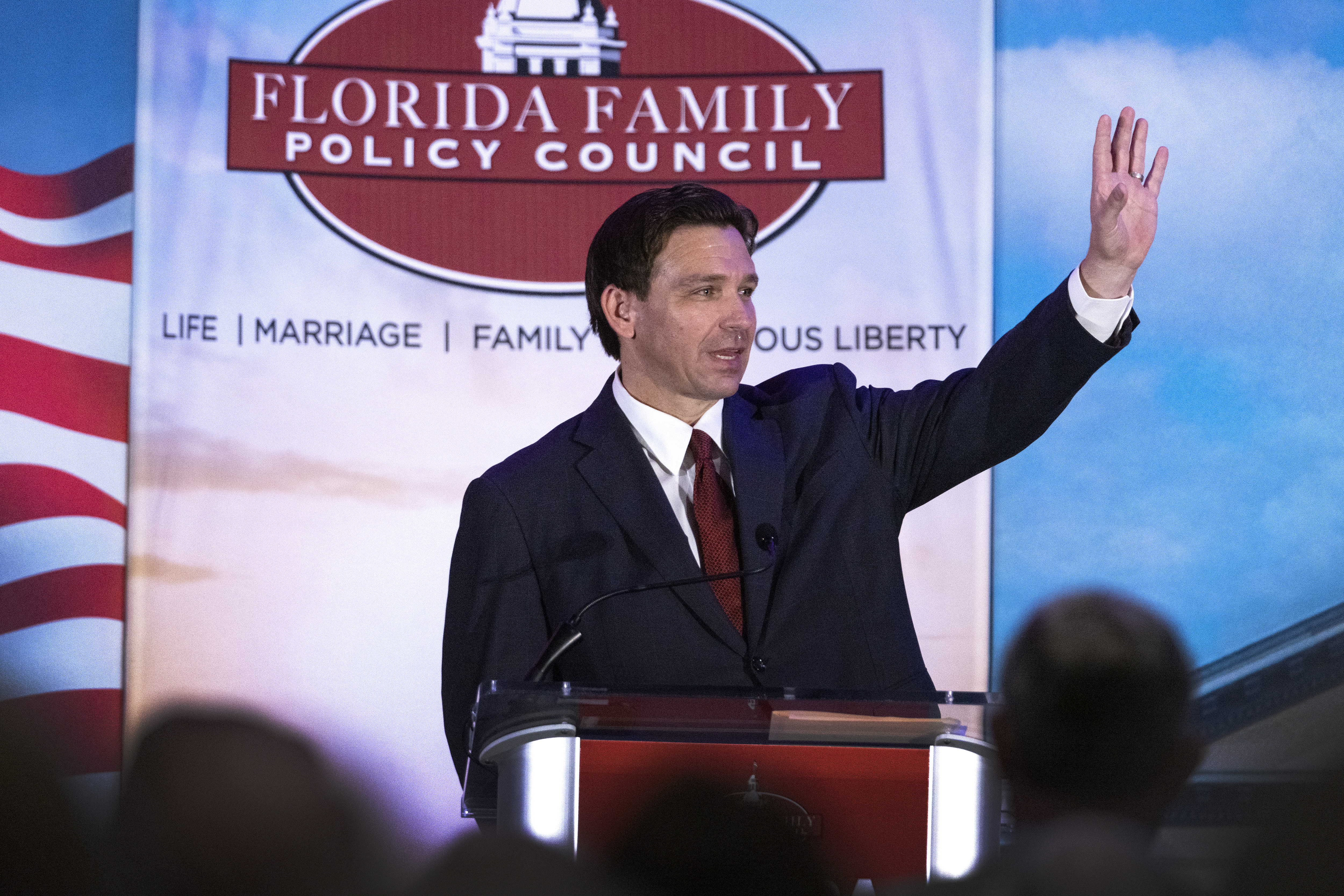 Orlando (Usa), 20/05/2023.- Florida Governor Ron DeSantis speaks during the Florida Family Policy Council 18th Annual Dinner Gala at the Rosen Plaza Hotel in Orlando, Florida, USA, 20 May 2023. According to several media sources, DeSantis is expected to file Federal Election Commission paperwork declaring his candidacy next week in Miami, Florida. Florida Family Policy Council (FFPC) is one of 38 state-based policy councils around the country associated with the Family Policy Alliance. (Estados Unidos) EFE/EPA/CRISTOBAL HERRERA-ULASHKEVICH