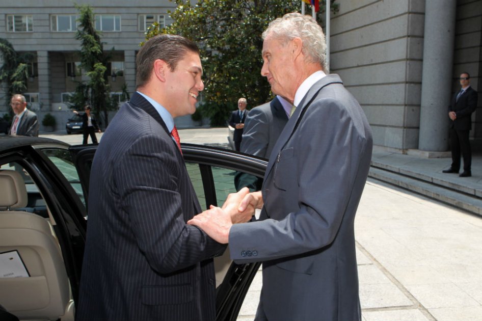 Juan Carlos Pinzón y Pedro Morenés en España