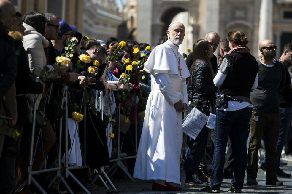 Filmación de una escena de la serie "The New Pope" dirigida por Paolo Sorrentino y protagonizada por John Malkovich.EFE