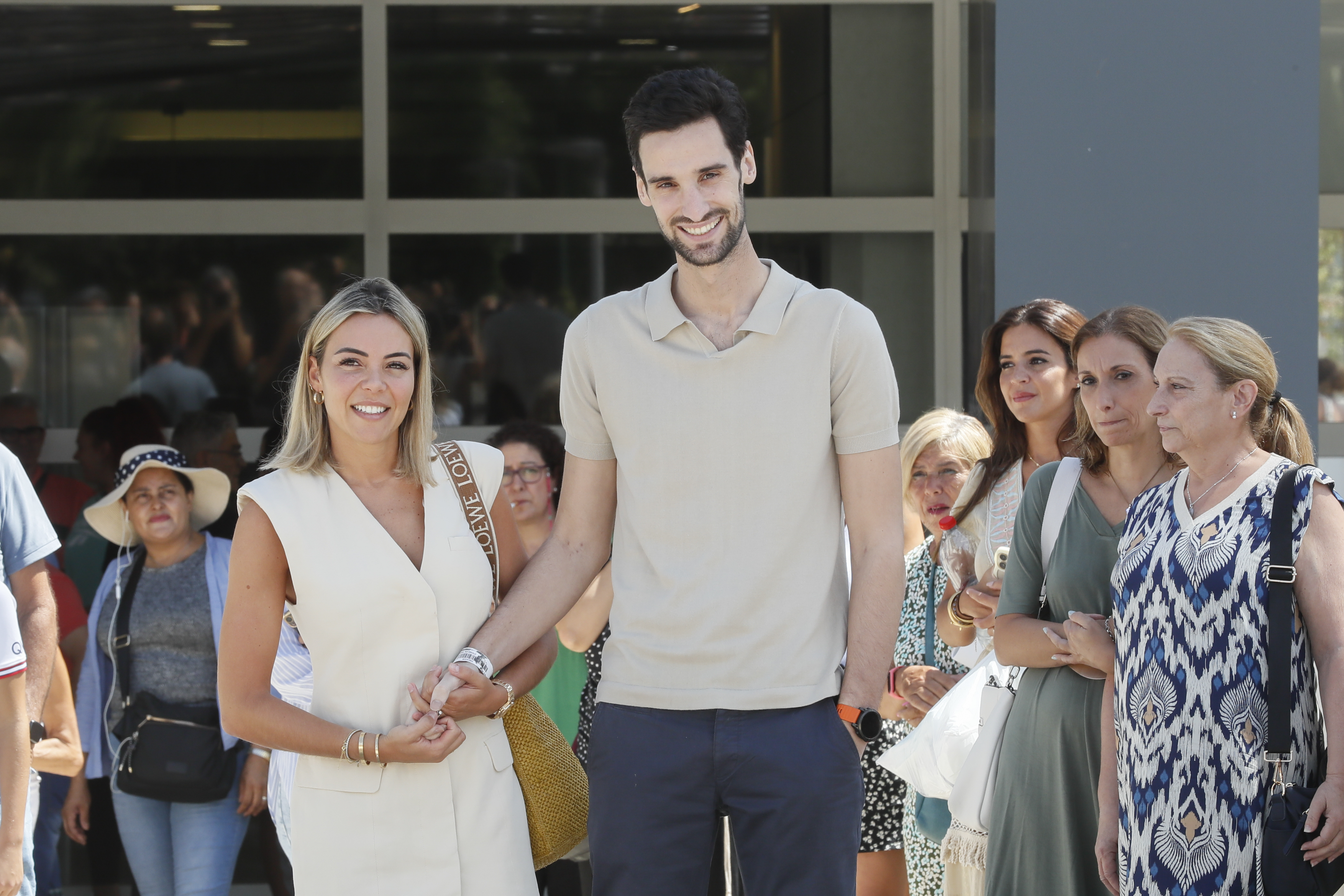 Sergio Rico, arquero de PSG, salió del hospital tras 83 días de recuperación