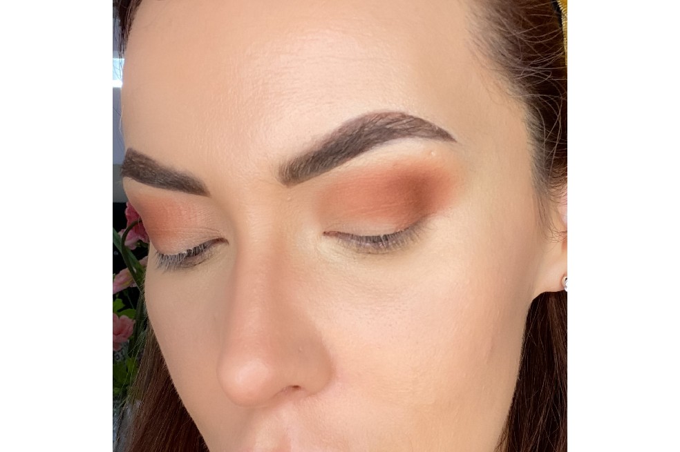 Sigue este tutorial y luce un maquillaje increíble durante la celebración de Navidad.