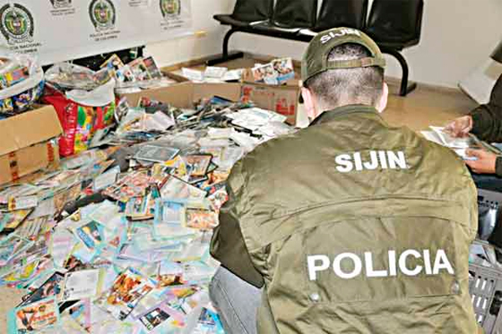 Policía se incauta de 49 millones de pesos en CDs piratas