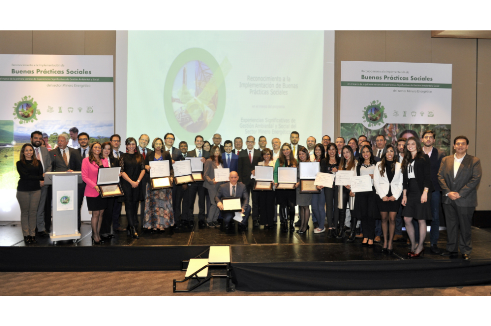 Gobierno hace reconocimiento a 107 proyectos ambientales  y sociales