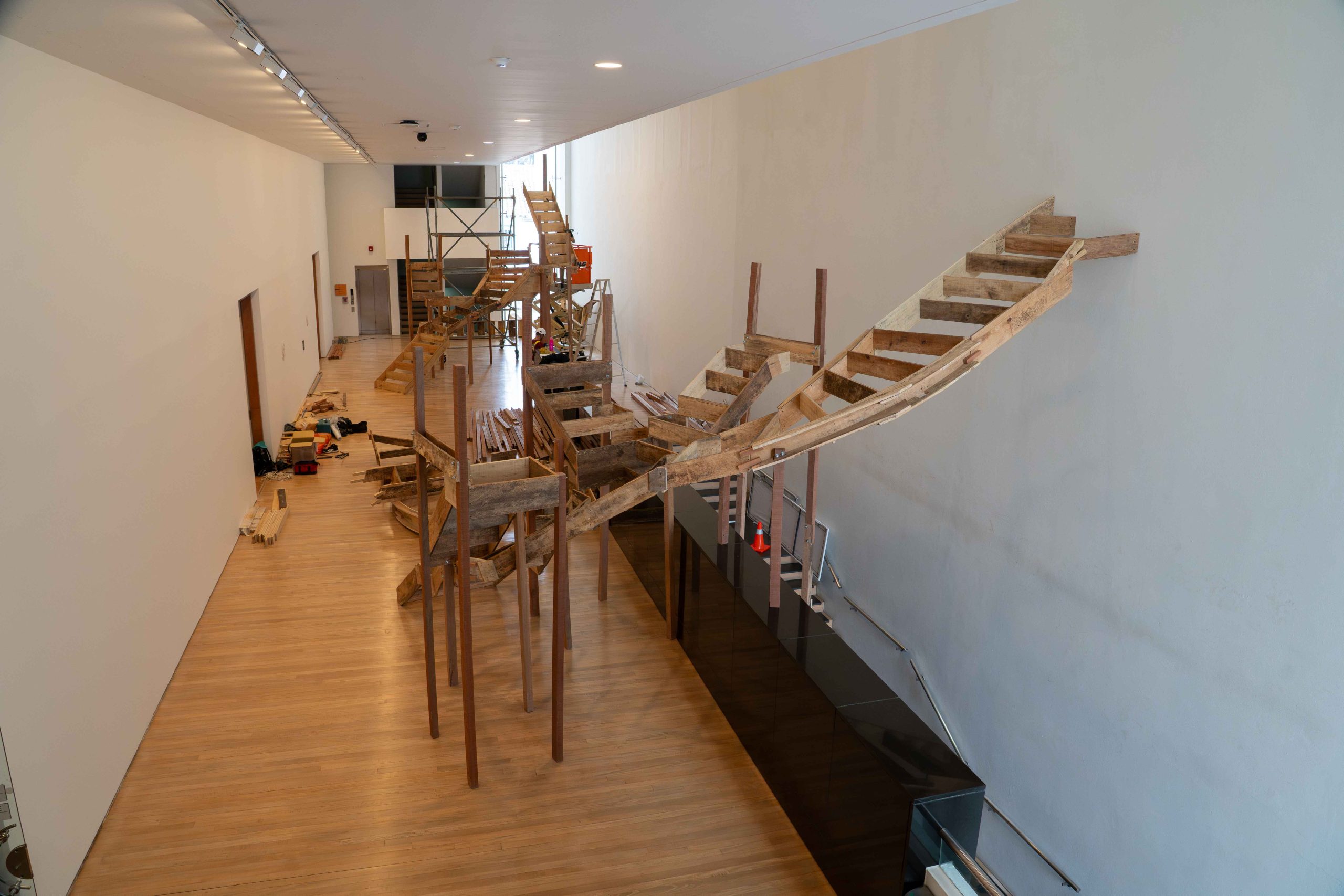 Detalle de la serie "Escalas y modalidades de vuelo", parte de la Retrospectiva de la obra de Juan Fernando Herrán en el Museo de Arte Miguel Urrutia, del Banco de la República.