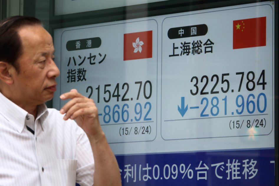 Bolsa de Tokio cae más de un 4% arrastrada por mercados mundiales