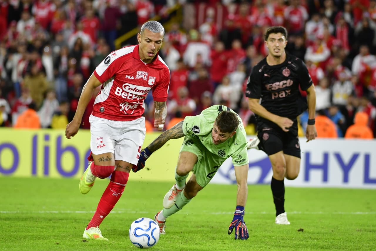 Santa Fe le ganó 2-1 a Platense y sigue con chances de clasificar en la Copa Libertadores.