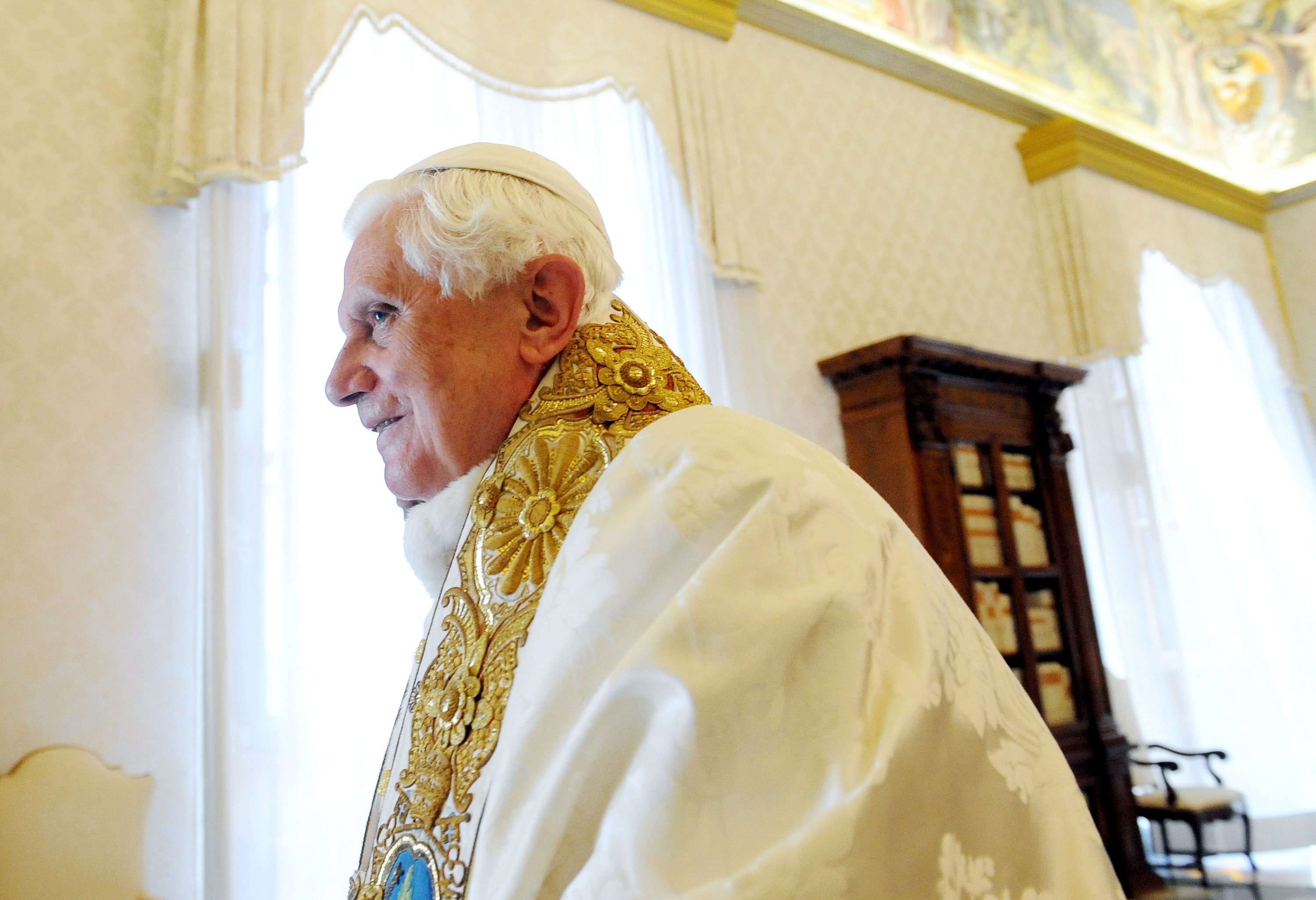 Vatican City (Vatican City State (holy See)), 30/04/2009.- (FILE) - Pope Benedict XVI leaving his private library after his audience with Colombia's President Alvaro Uribe Velez at Vatican city, 30 April 2009 (reissued 31 December 2022). According to the Holy See, pope emeritus Benedict XVI has died at age 95 on 31 December 2022. Born Joseph Ratzinger in Bavaria, Germany on 16 April 1927 was appointed leader of the Catholic Church on 19 April 2005 succeeding late pontiff John Paul II. (Papa, Alemania, Santa Sede) EFE/EPA/ALBERTO PIZZOLI / POOL POOL