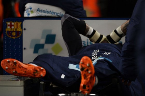 Víctor Valdés sufrió rotura de ligamento y se perderá el Mundial