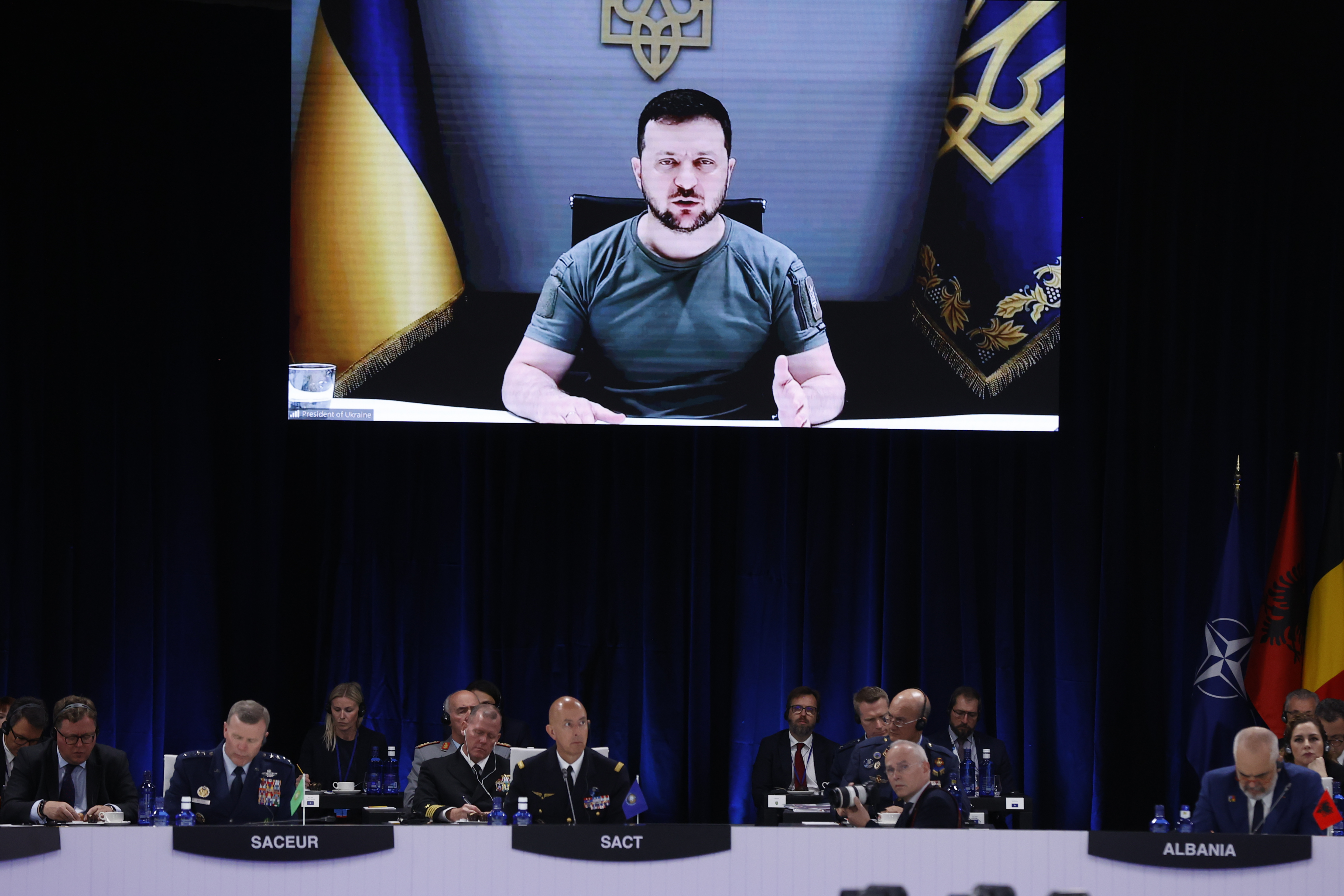 “Necesitamos artillería moderna”, dijo Volodimir Zelenski en la cumbre de la OTAN