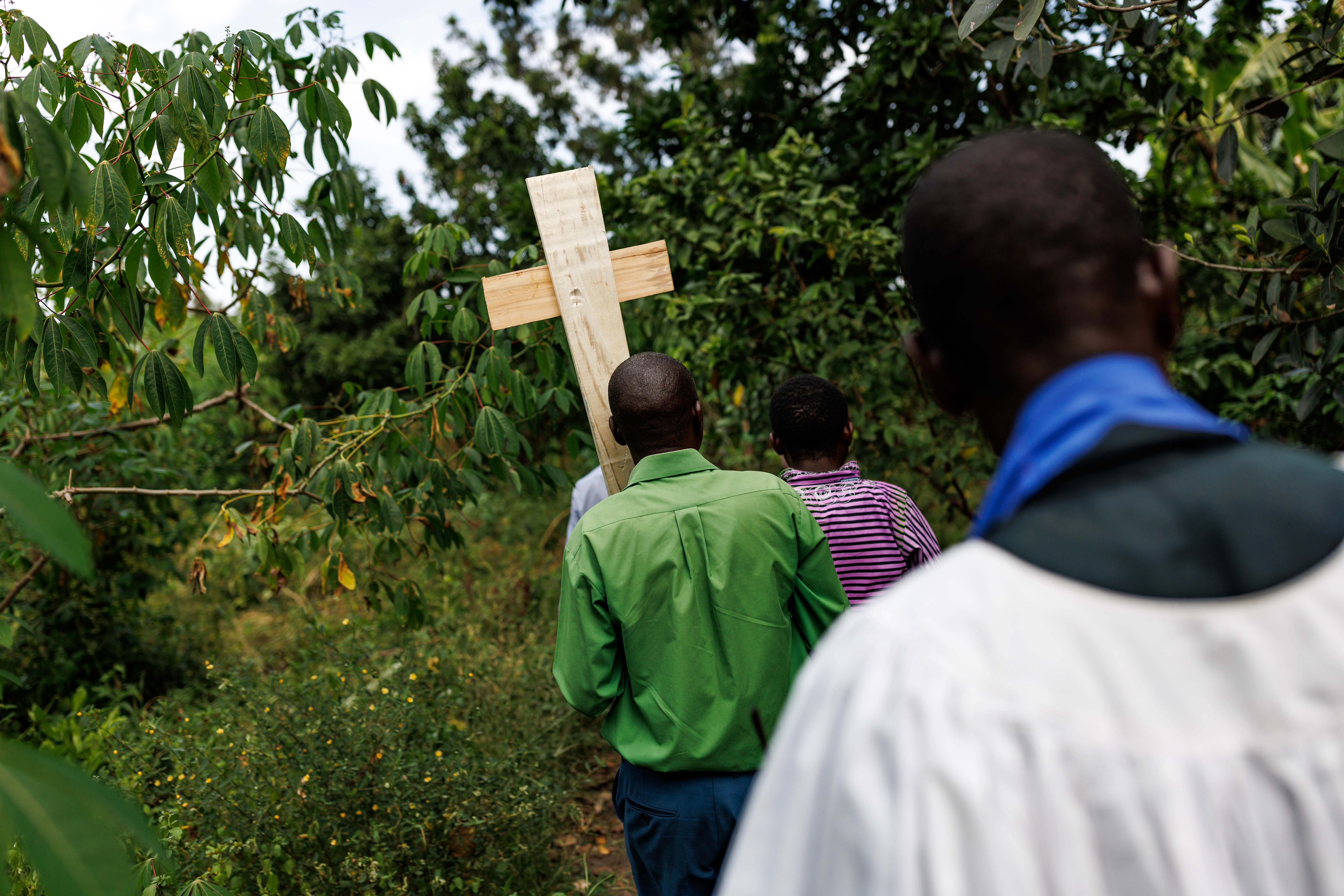 Primeras tres detenciones por masacre a escuela en Uganda