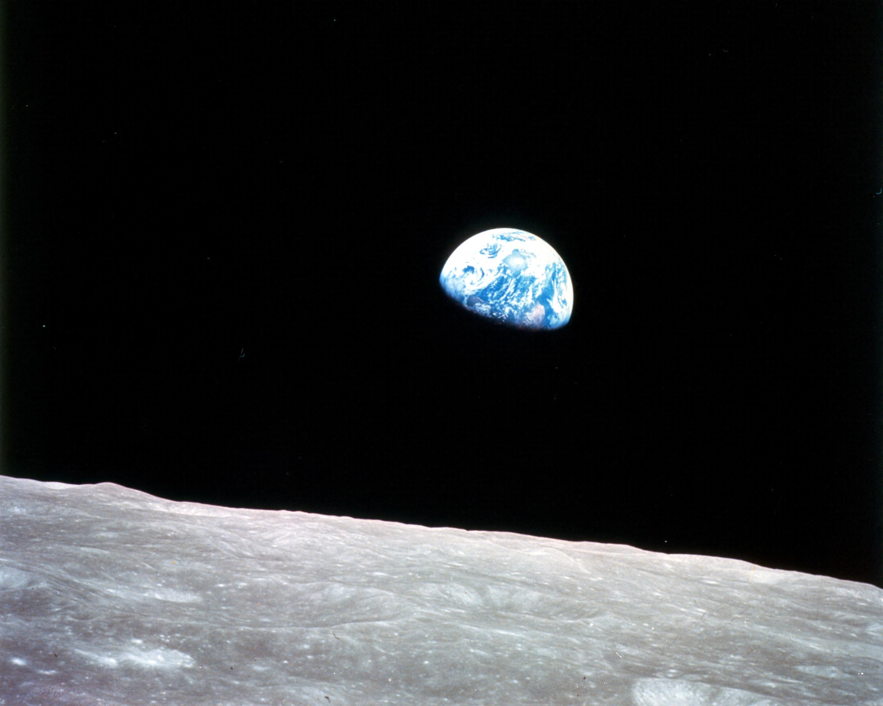 El regreso a la Luna, con los pies en la Tierra