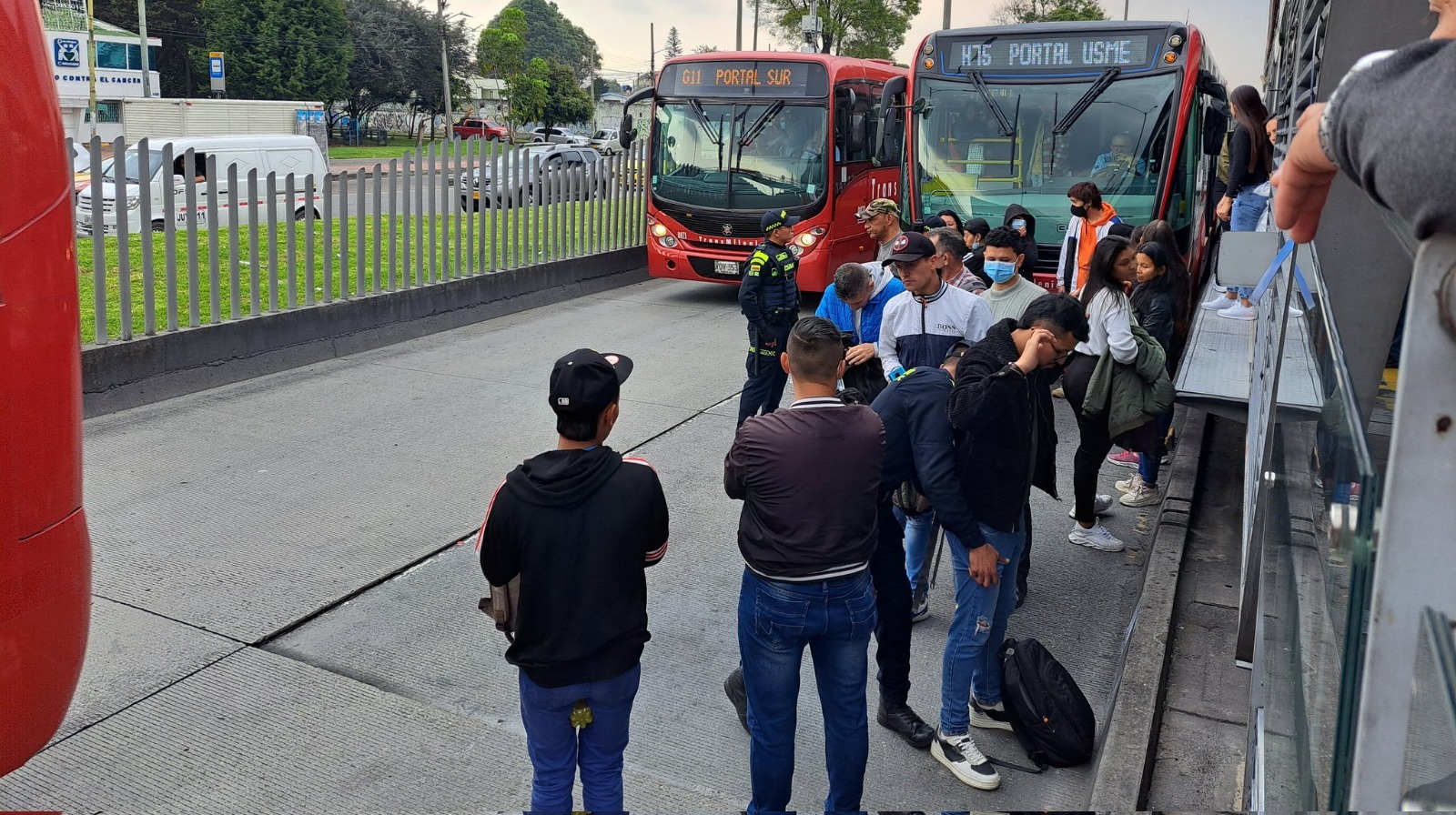 Robo de celular en Transmilenio terminó en requisa masiva a pasajeros