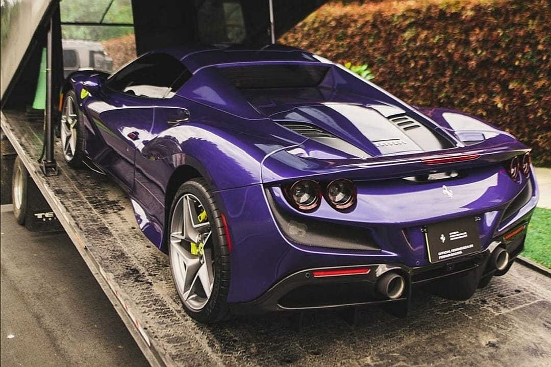 Este es el nuevo Ferrari F8 Spider Uva de Maluma