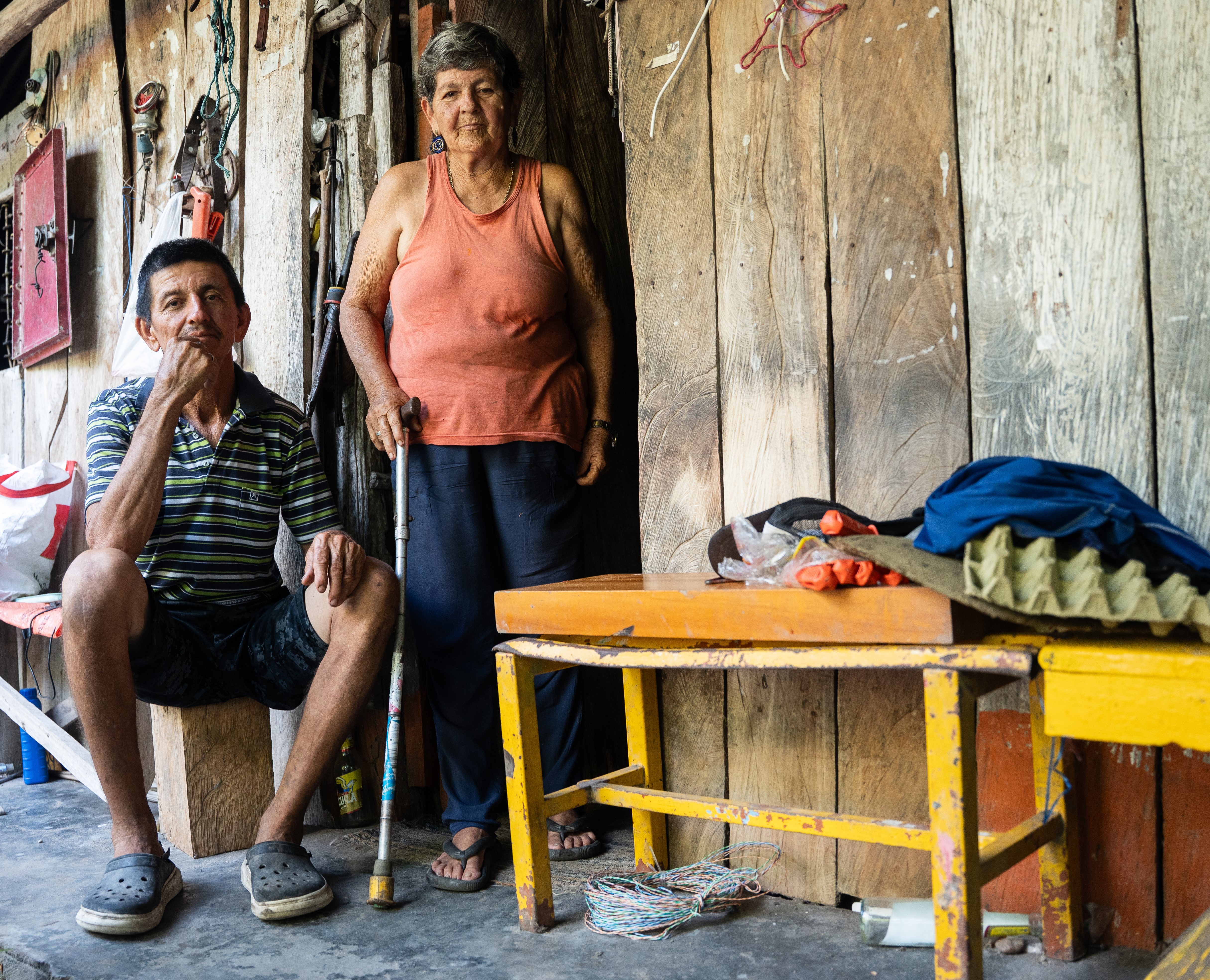 Luis Enrique Díaz junto a su mamá, en su casa.