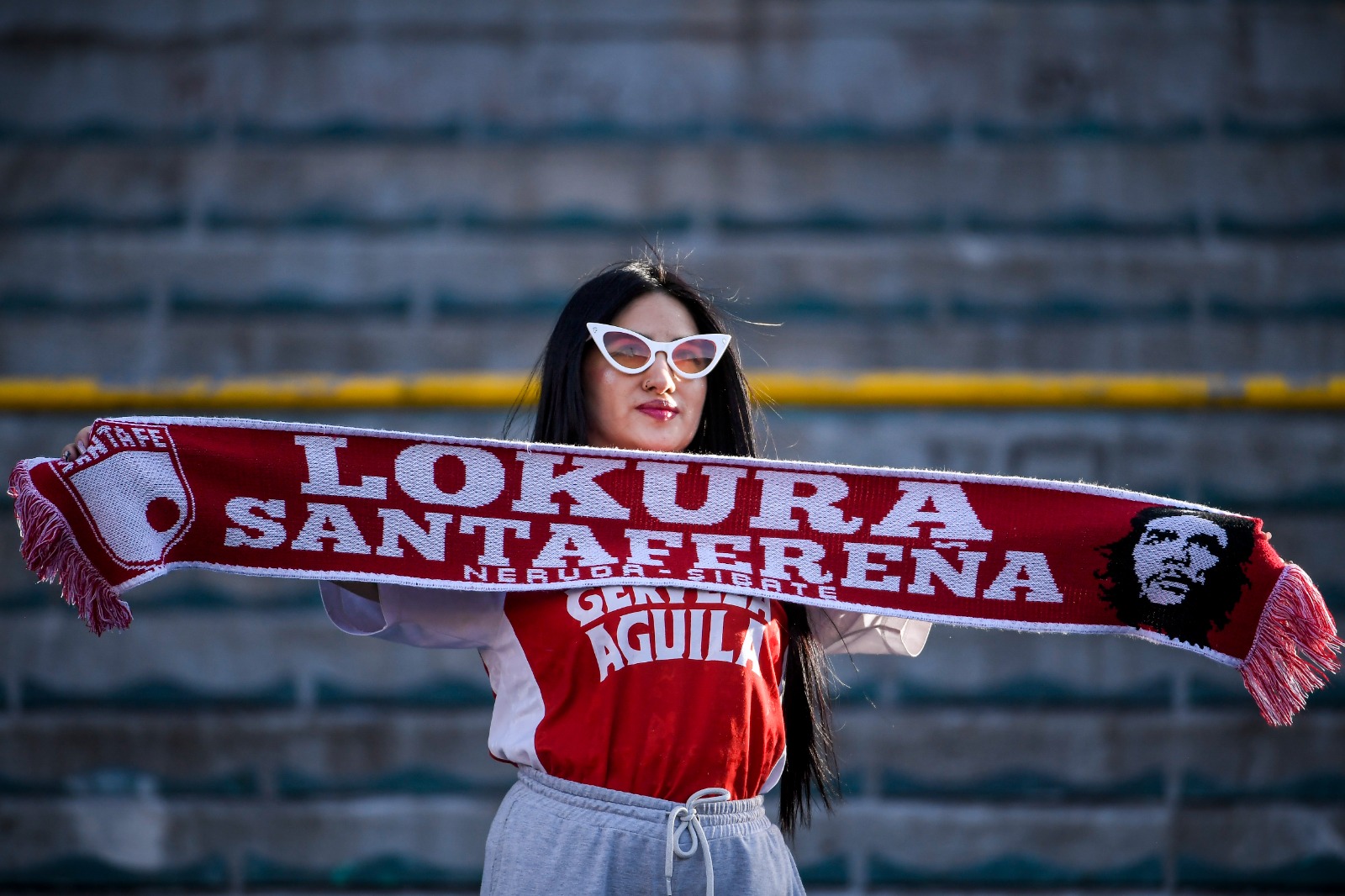 La hinchada recibió el partido entre Santa Fe por la segunda fecha de la Liga BetPlay femenina.