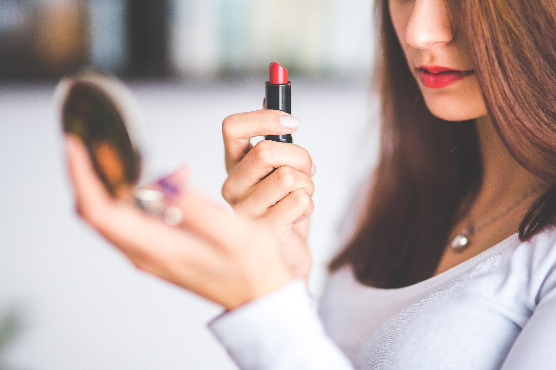 ¿Labial vencido? Conozca el daño que podría estar causando a su piel