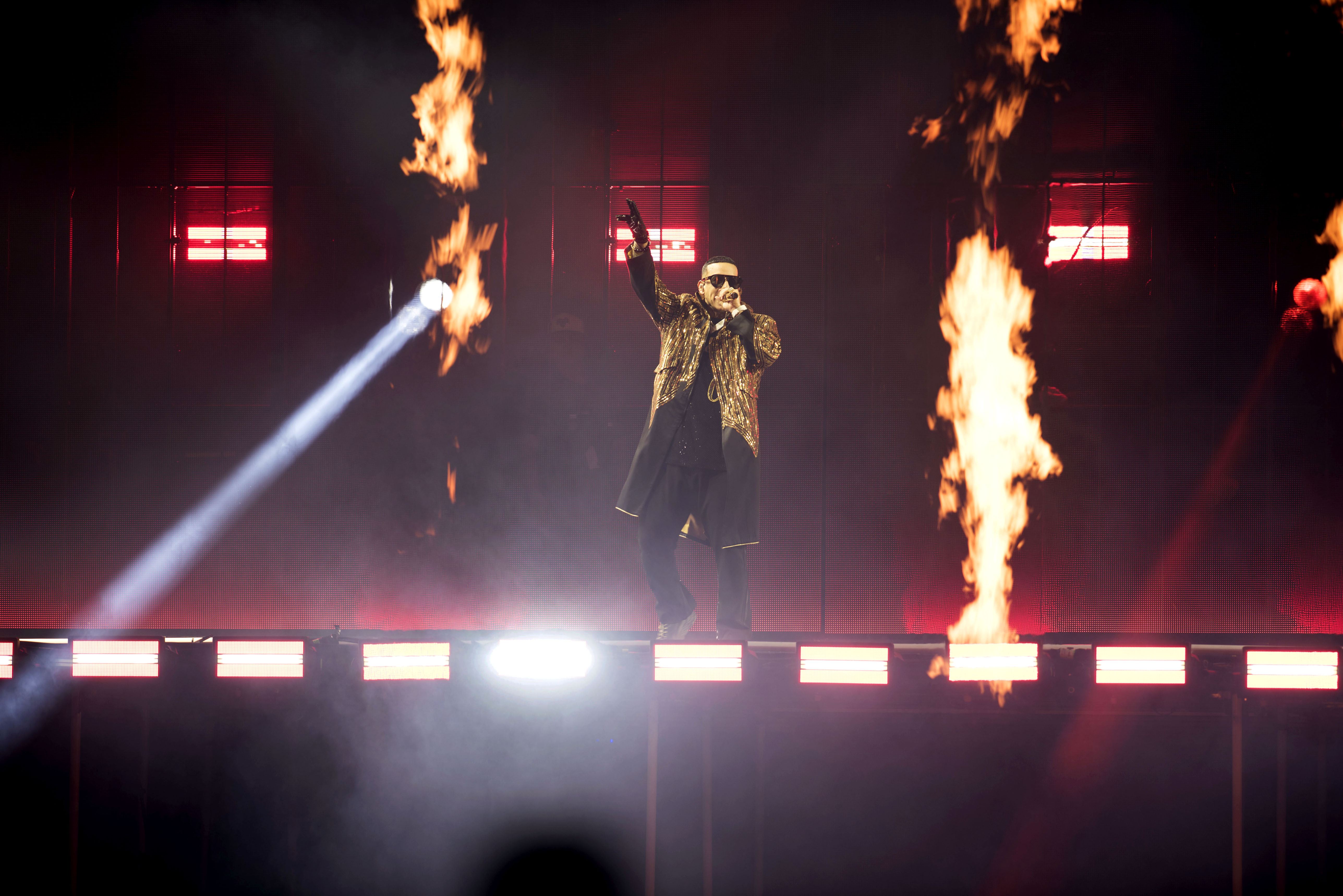 Video: primer concierto de Daddy Yankee en Chile comenzó con protestas