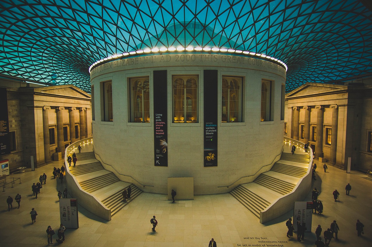 El Museo Británico es uno de los más antiguos del mundo. Se creó en 1753 y abrió al público en 1759 gracias al coleccionista Hans Sloane. El recinto contiene más de siete millones de objetos de todos los continentes del planeta.