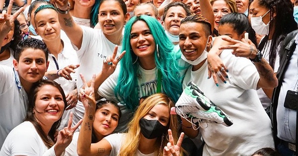 Karol G y Johana Bahamón darán becas para mujeres privadas de la libertad