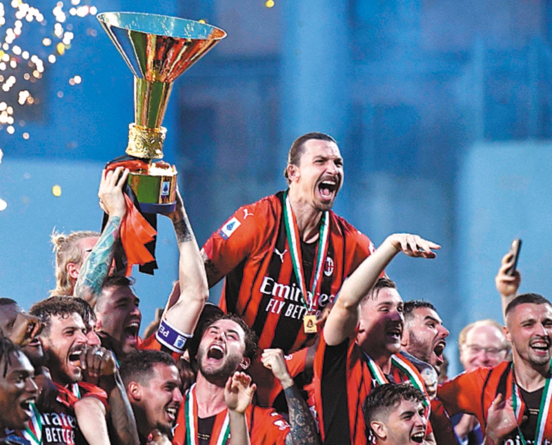Zlatan Ibrahimovic renovó su contrato con Milan