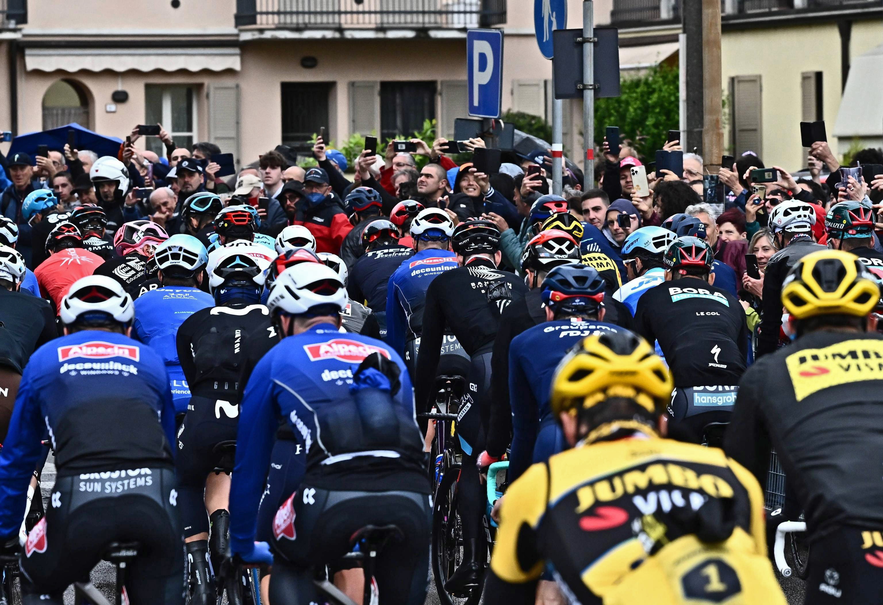 Más bajas del Giro de Italia por covid-19: ¿quiénes dejaron la carrera?