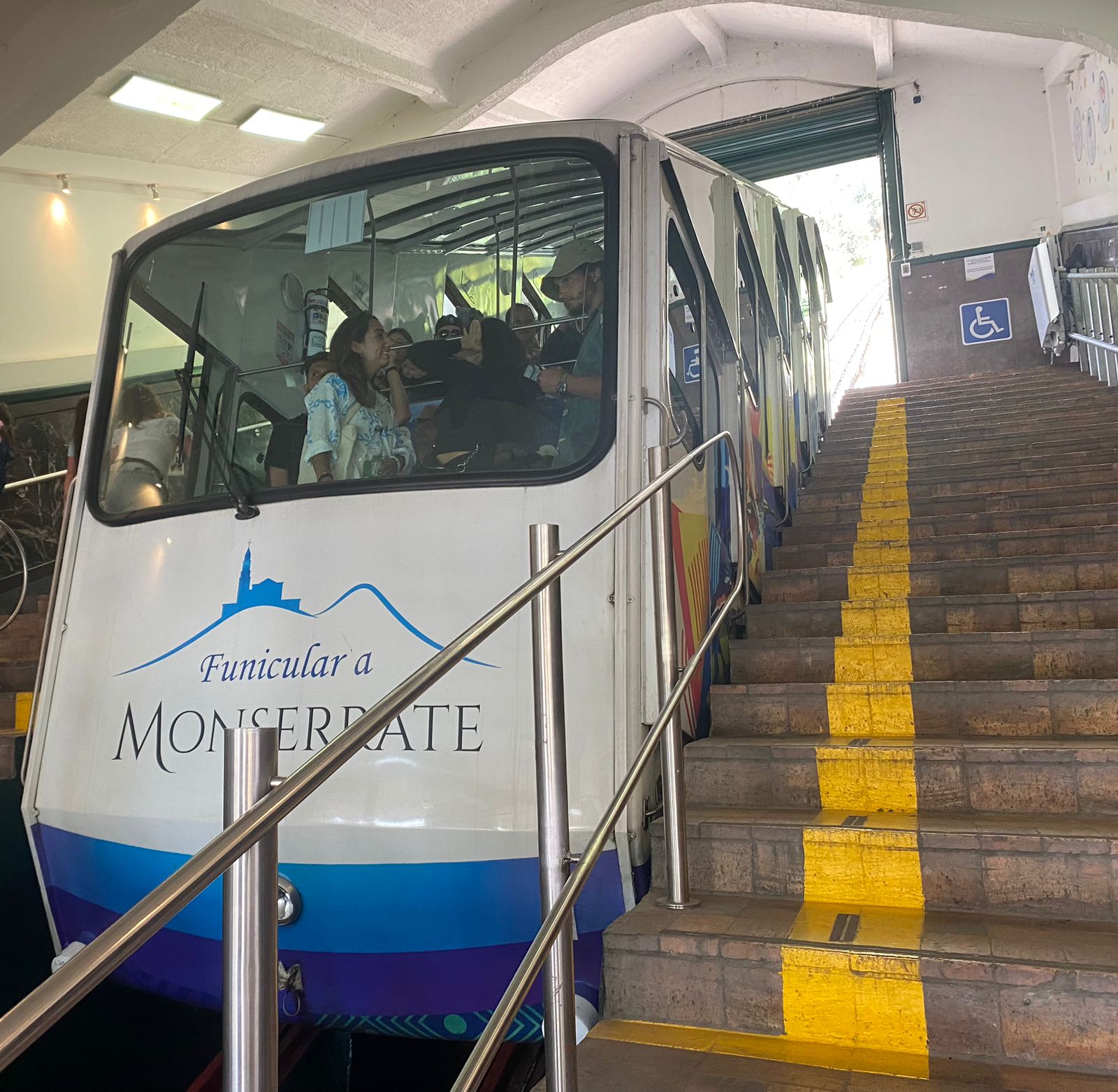 ¿Sube a Monserrate a pie? este beneficio para descender en teleférico es para usted