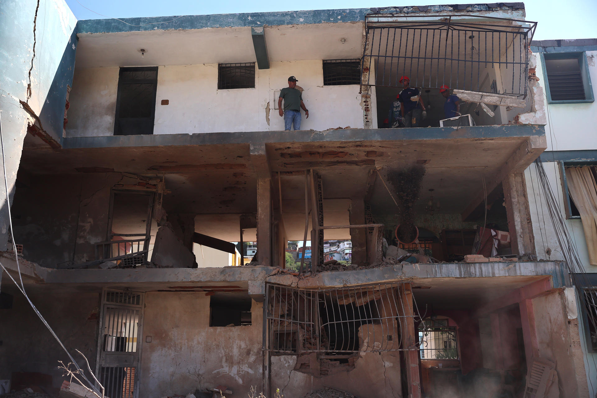 “Ese sonido de misil nunca se olvidará”: reconstruirán viviendas atacadas en Venezuela