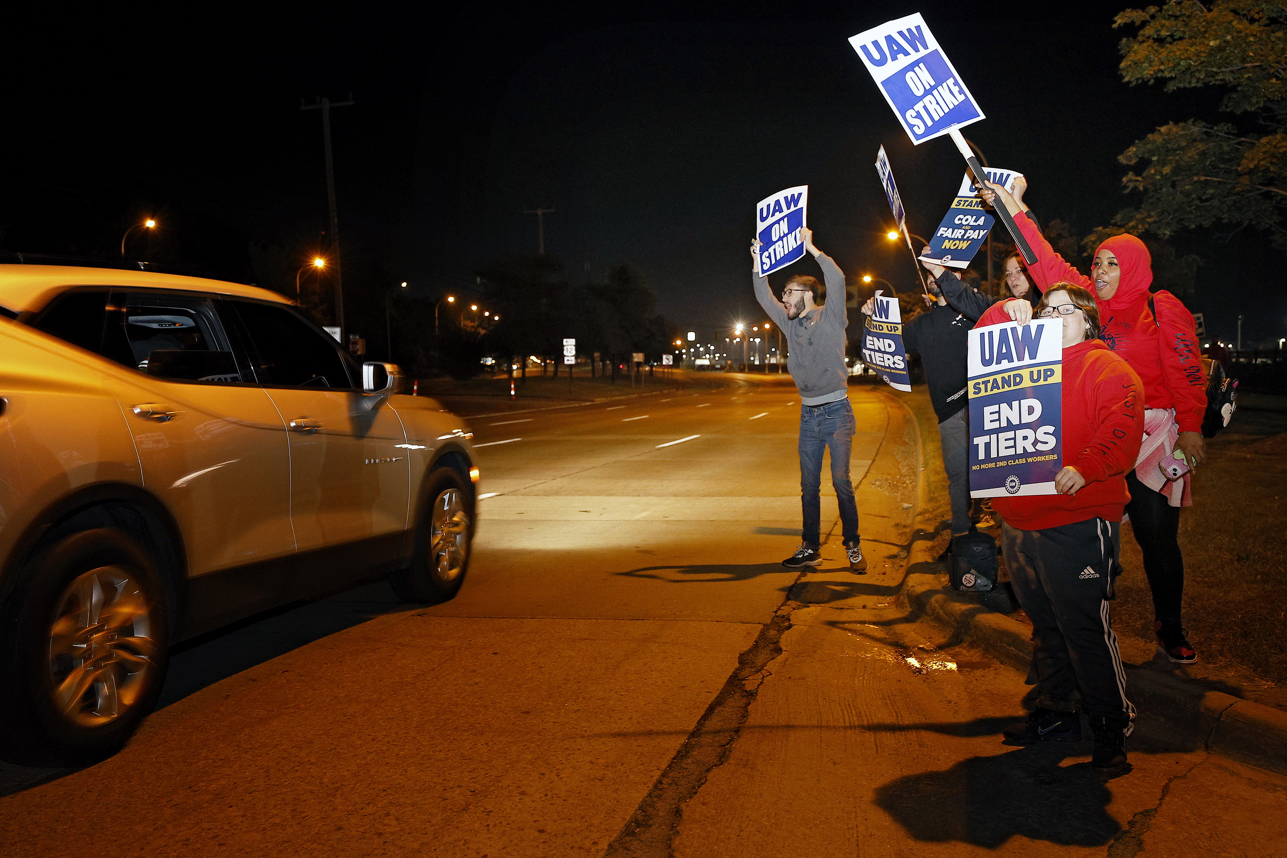 Histórica huelga de trabajadores afecta al sector automotor en Estados Unidos