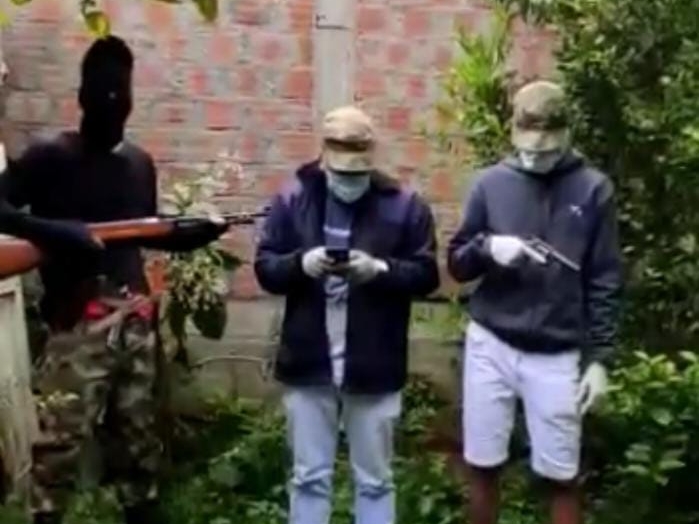 Con aterrador video, jóvenes armados amenazan a comerciantes de Barranquilla