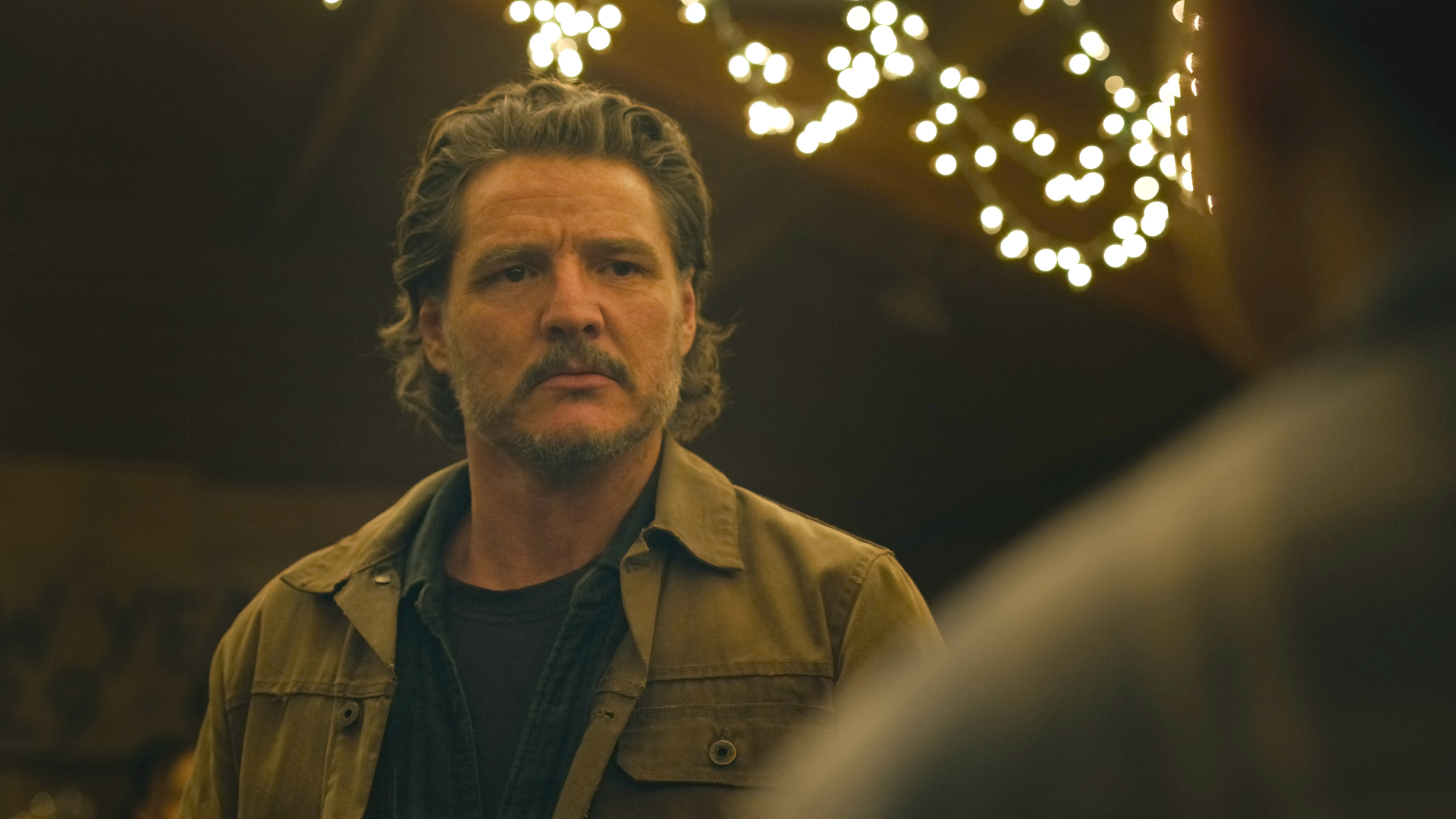 USA5069. LOS ÁNGELES (CA, EEUU), 16/05/2024.- Fotograma cedido por HBO donde aparece el actor Pedro Pascal interpretando a Joel, durante una escena de un capítulo de la segunda temporada de la serie 'The Last of Us' que debutará en 2025. HBO presentó imágenes de la segunda temporada de 'The Last of Us' protagonizada por Pedro Pascal y Bella Ramsey, una serie que en su temporada inicial batió un récord como la serie más vista de la plataforma. EFE/HBO /SOLO USO EDITORIAL /NO VENTAS /SOLO DISPONIBLE PARA ILUSTRAR LA NOTICIA QUE ACOMPAÑA /CRÉDITO OBLIGATORIO