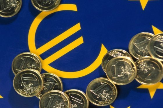 Grecia eleva impuestos para cumplir a la troika