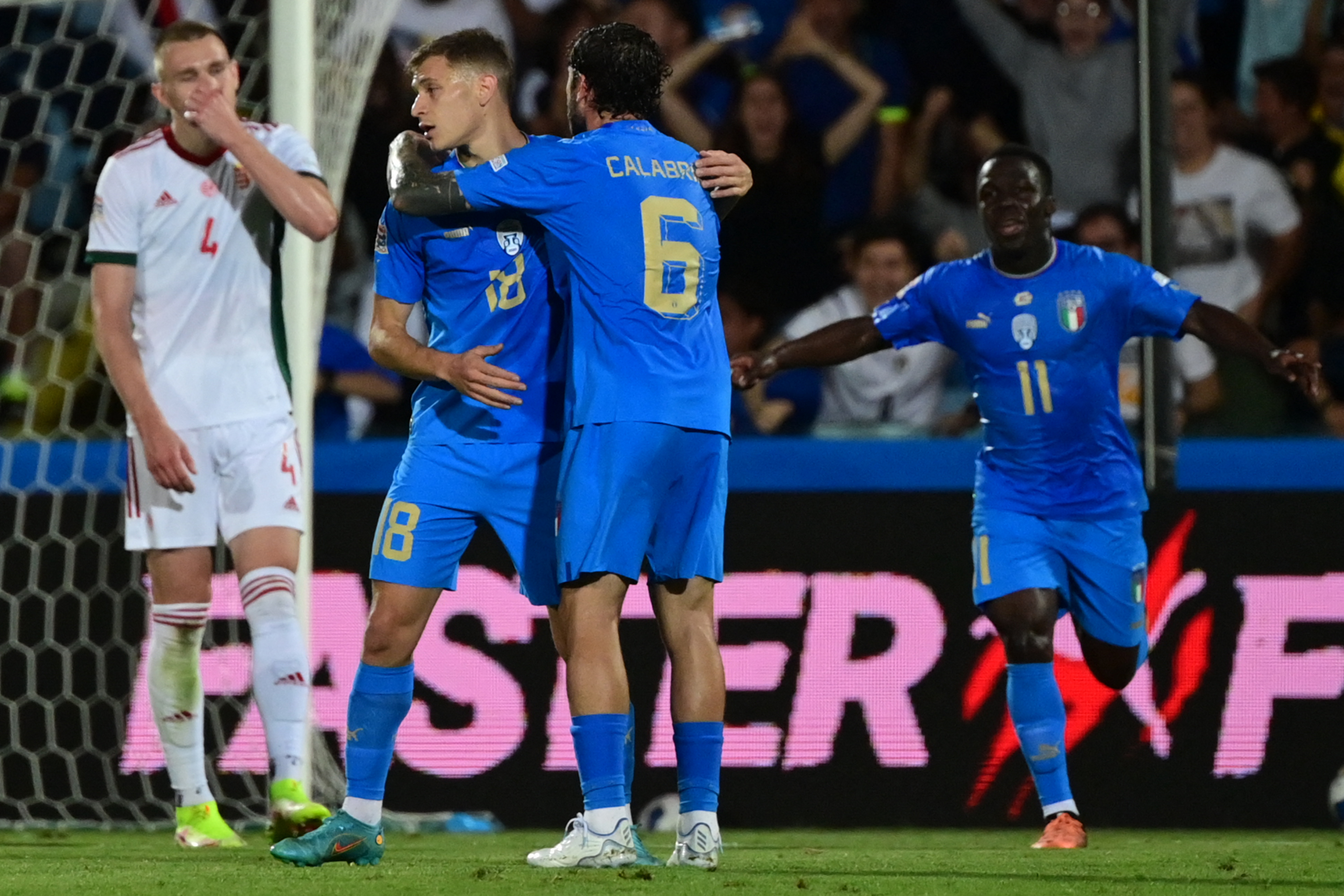 Italia venció a Hungría y lidera grupo que comparte con Inglaterra y Alemania