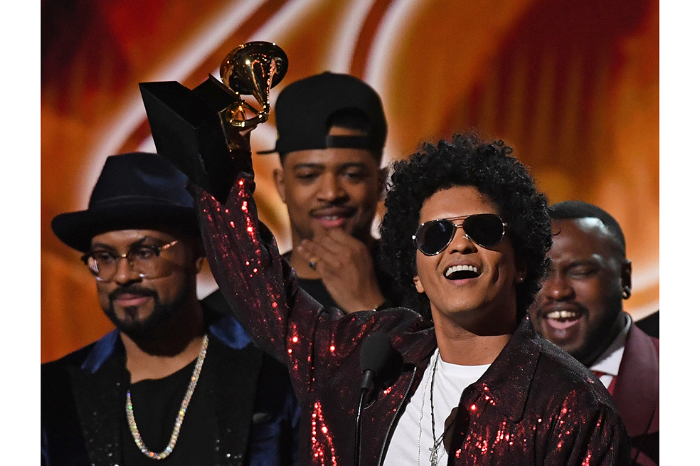 «¡Mírame, estoy en los Grammy»: Bruno Mars dedica premio a su padre