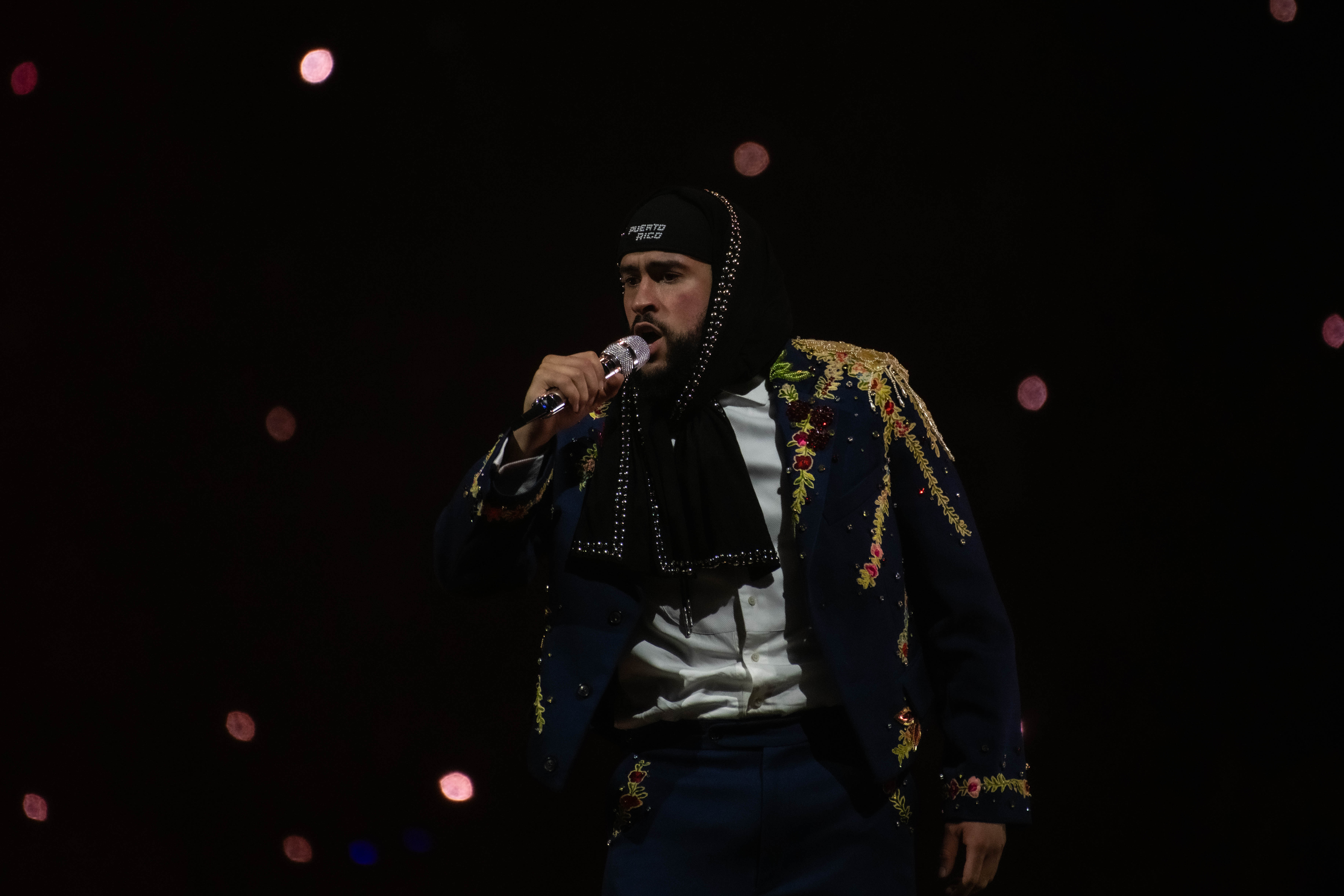 AME2725. SAN JUAN (PUERTO RICO), 07/06/2024.- Bad Bunny se presenta en su concierto de cierre de la gira Most Wanted Tour, este viernes en el coliseo de Puerto Rico, en San Juan (Puerto Rico). EFE/Enid M. Salgado Mercado