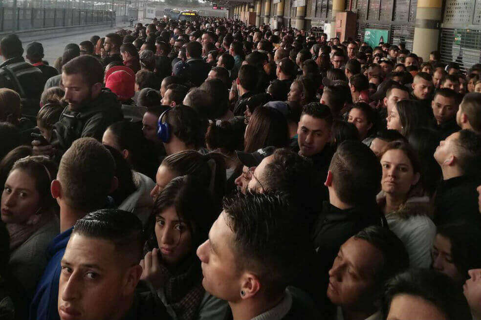 Imágenes de la alta congestión en buses y estaciones durante el Día sin carro y moto en Bogotá