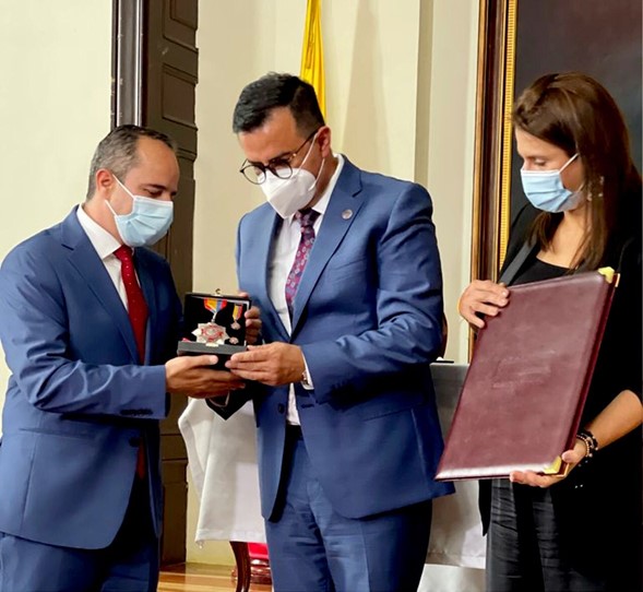 Cámara de Representantes otorgó condecoración a la IU Digital de Antioquia