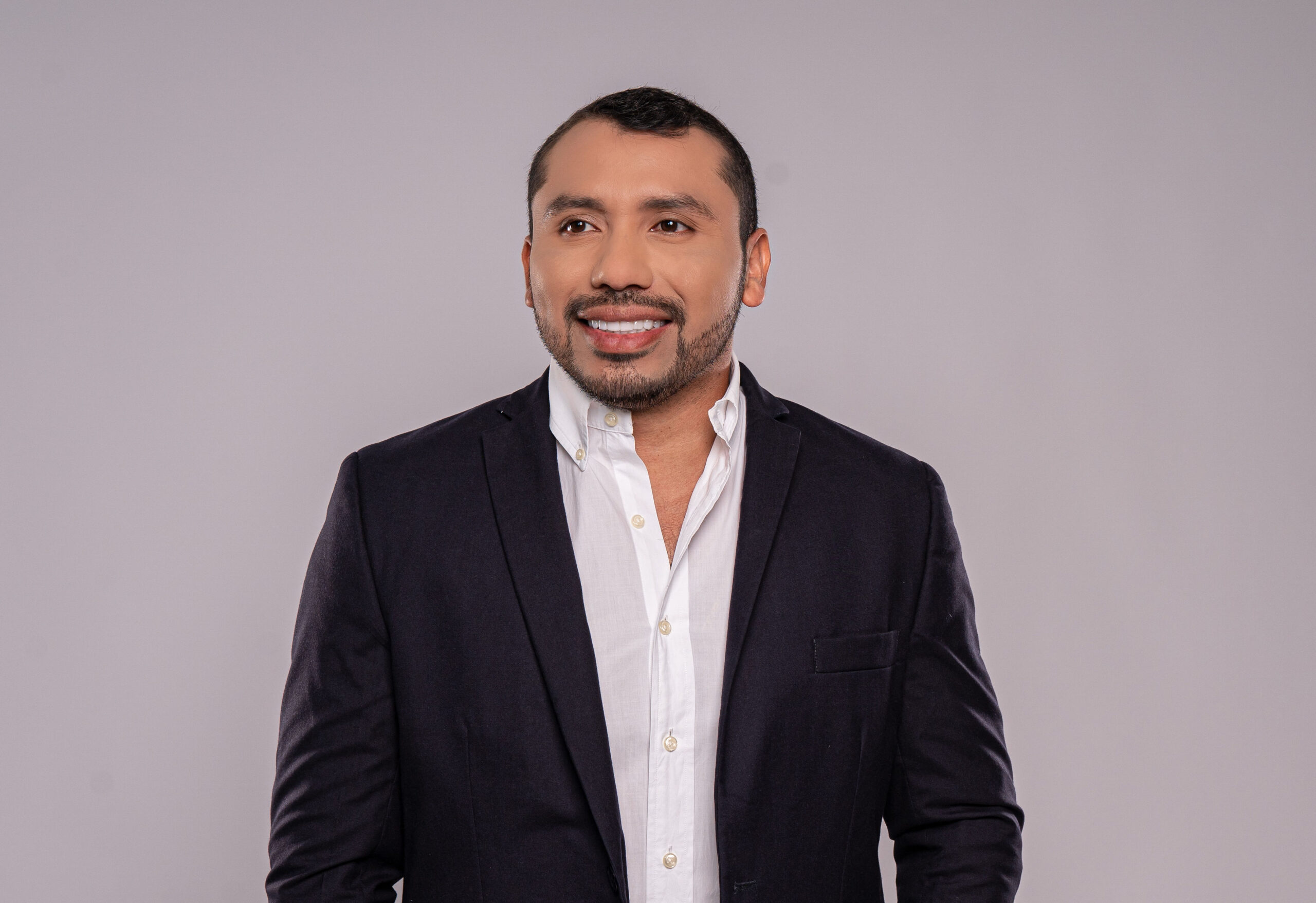 Él es Rafael Zúñiga, coordinador de turismo en el departamento de La Guajira.