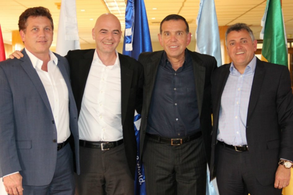Candidato a presidencia de FIFA se reúne con autoridades de Conmebol
