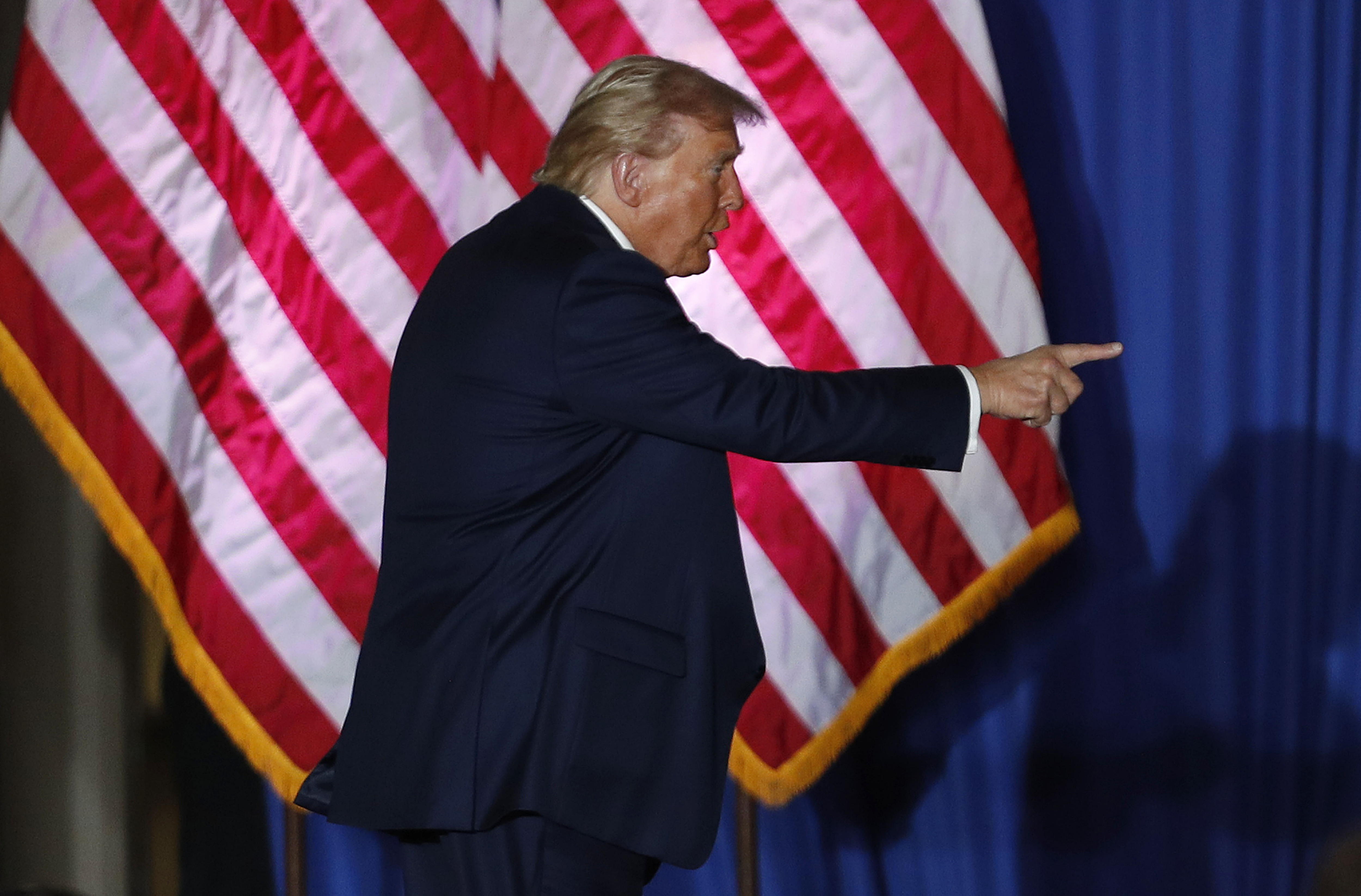 Trump paga anuncio de TV que dice que Irán apoya a Kamala Harris
