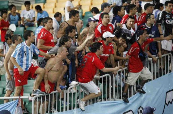 Nuevo muerto en el fútbol argentino por enfrentamientos de barras
