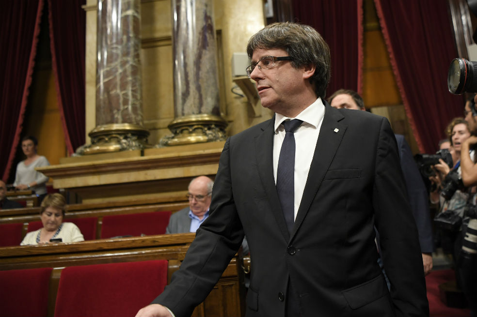 Puigdemont y cuatro miembros de su gobierno se entregan a la policía belga