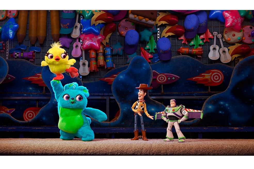 Ducky, Bunny, Woody y Buzz Lightyear en una escena de "Toy Story 4" que llegará a los cines el próximo 21 de junio. / Cortesía