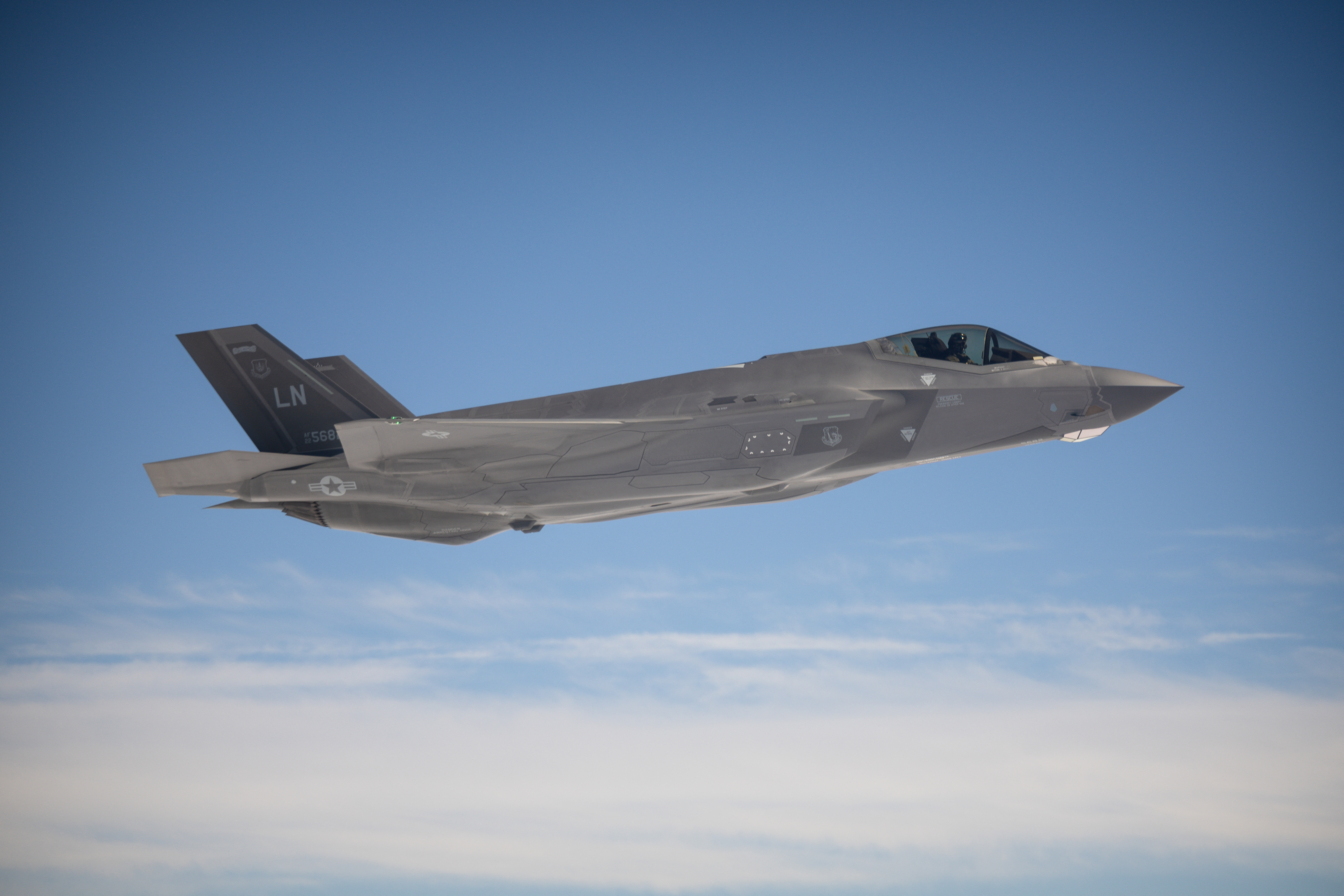 Venezuela acusa incursión de aviones de combate de EE. UU. en medio de creciente tensión militar