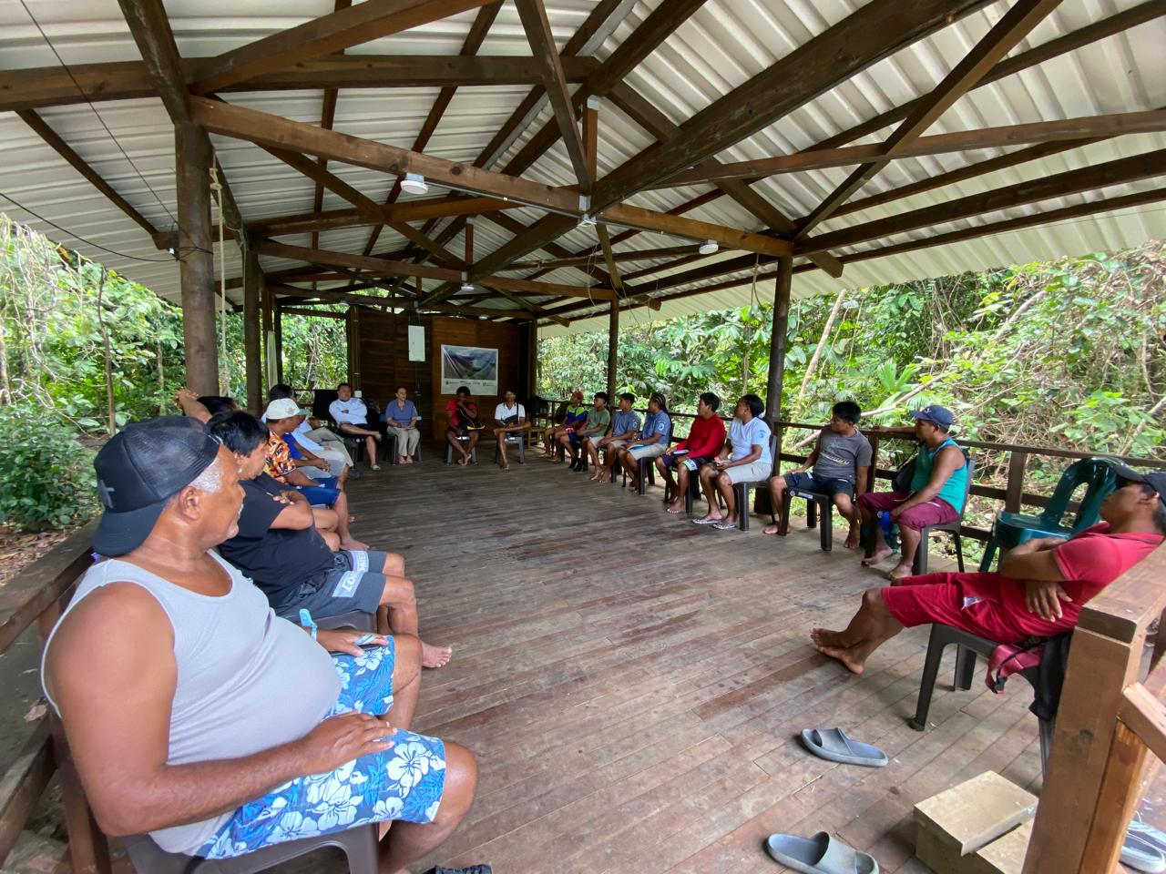 Reunión realizada en el nuevo tambo, con participación de pescadores representantes de consejos comunitarios y comunidades indígenas Emberá, con el objetivo de socializar avances del proyecto “Buenas Prácticas Pesqueras”.