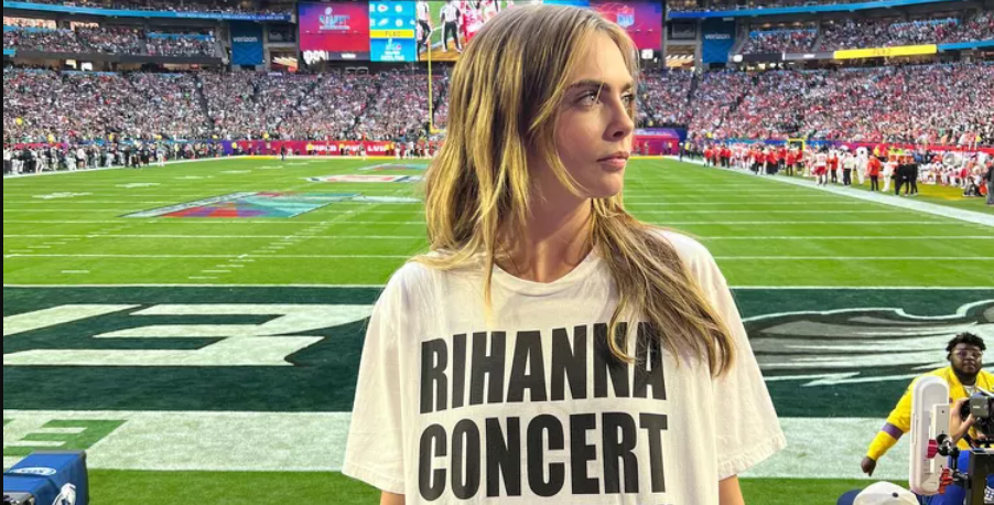 ¿De dónde salió la camiseta de Cara Delevigne en el Super Bowl?