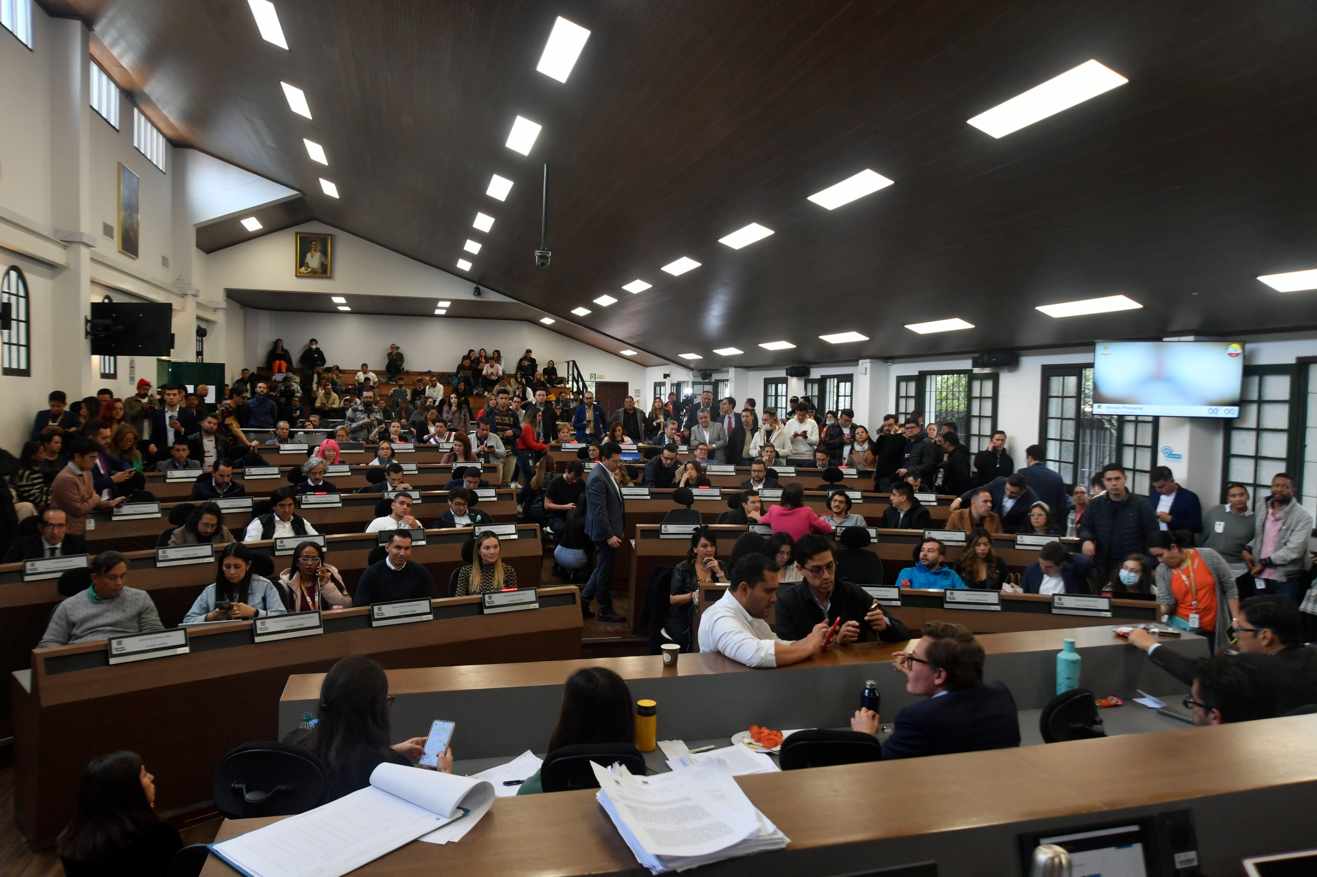 Polémica en el Concejo: proyecto busca crear 33 puestos nuevos ¿se justifica?