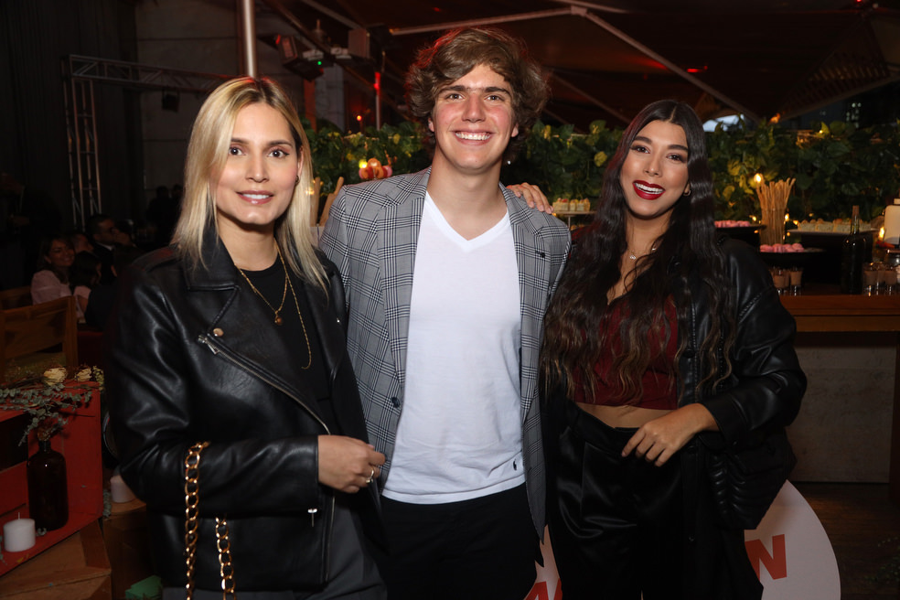 Alejandra Agudelo, Rodrigo Perdomo y Sara Montoya